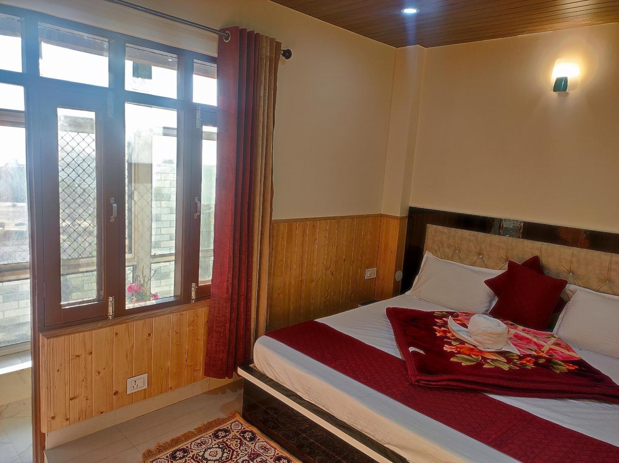 Vintage Woods Inn Shimla Eksteriør bilde